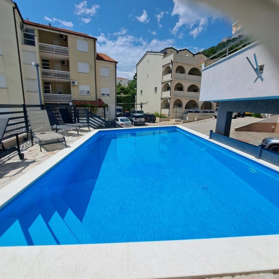 Apartments Vila Adrijana & Fitness Studio Wolf Bv Baska Voda Exterior photo