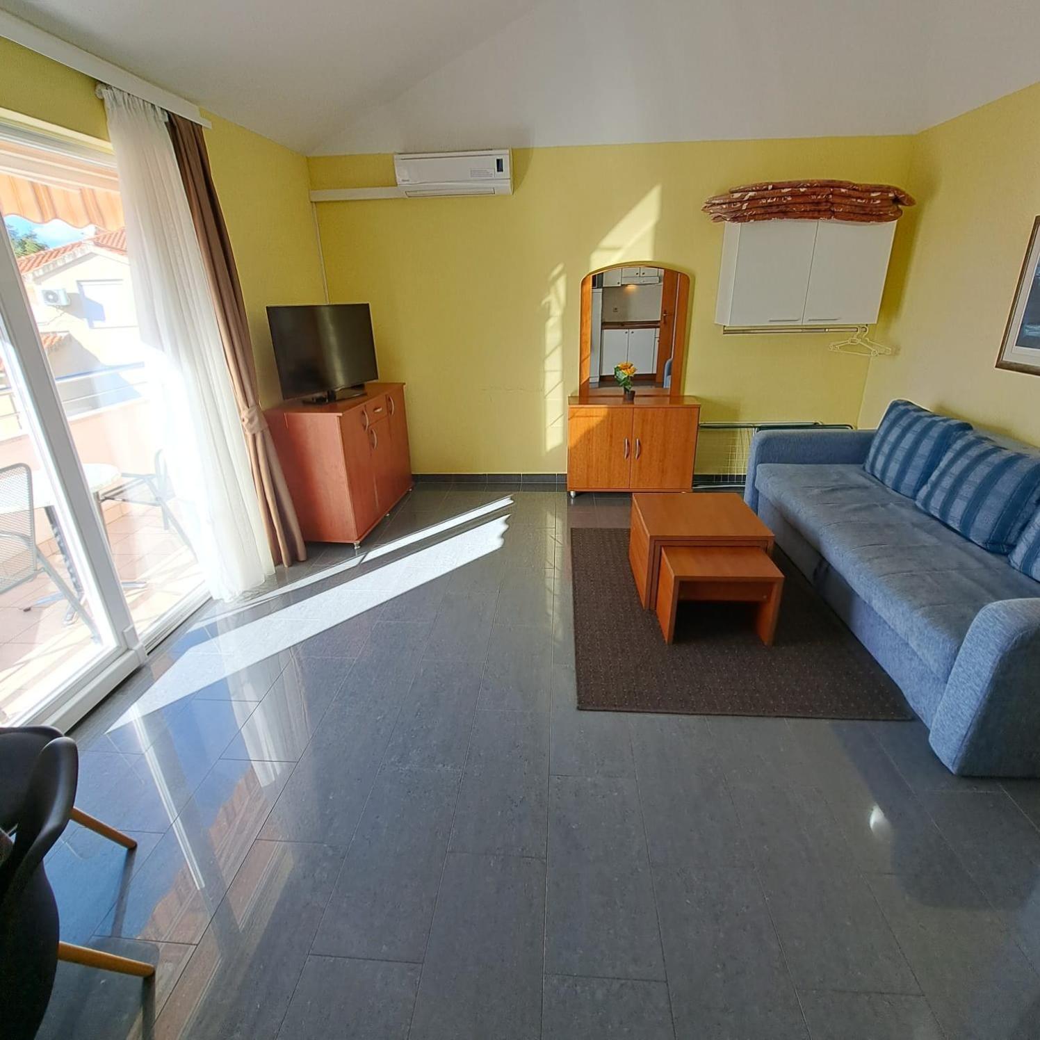 Apartments Vila Adrijana & Fitness Studio Wolf Bv Baska Voda Room photo